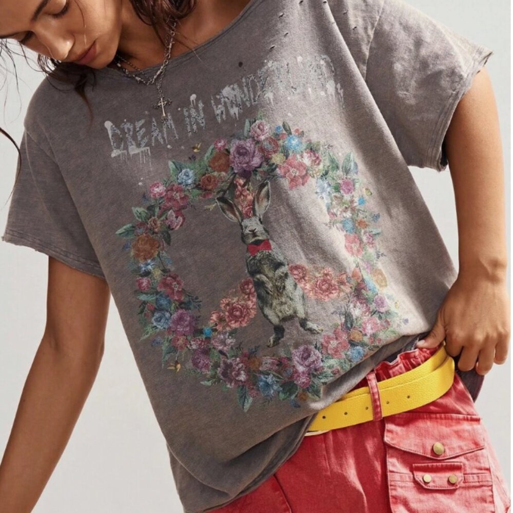 BOUTIQUE DREAM IN WONDERLAND PEACE BUNNY TEE